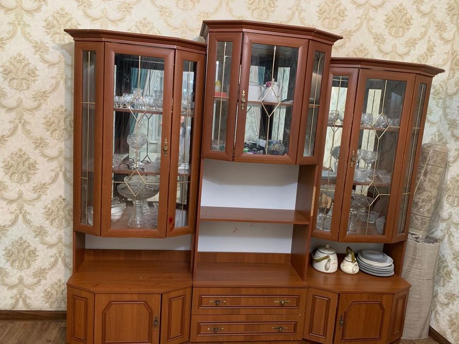 Продаю мебель для гостиной (горку)
