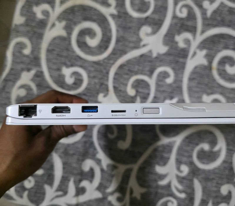Fujitsu ultrabook u9313x laptop