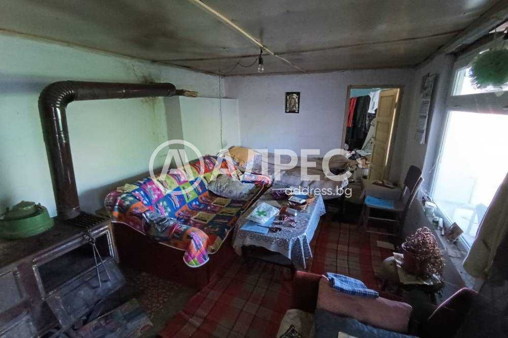 Къща в с. Дряновец, близо до кметството