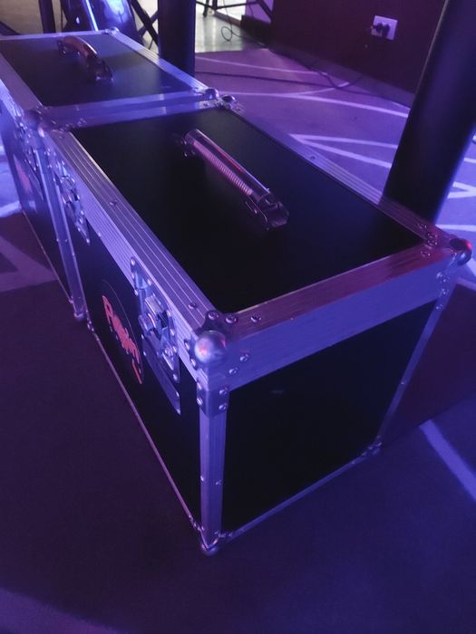 RGBW Moving Head flower with large zoom range and 6 x 12 W LED
EUROLIT