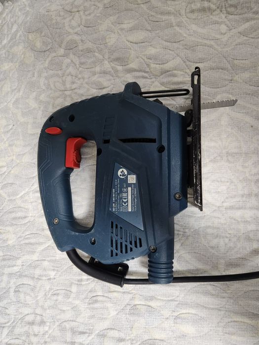 Продаётся лобзик Bosch