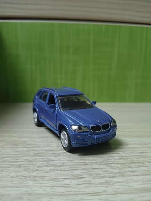 Модельки BMW 1:64 масштаб