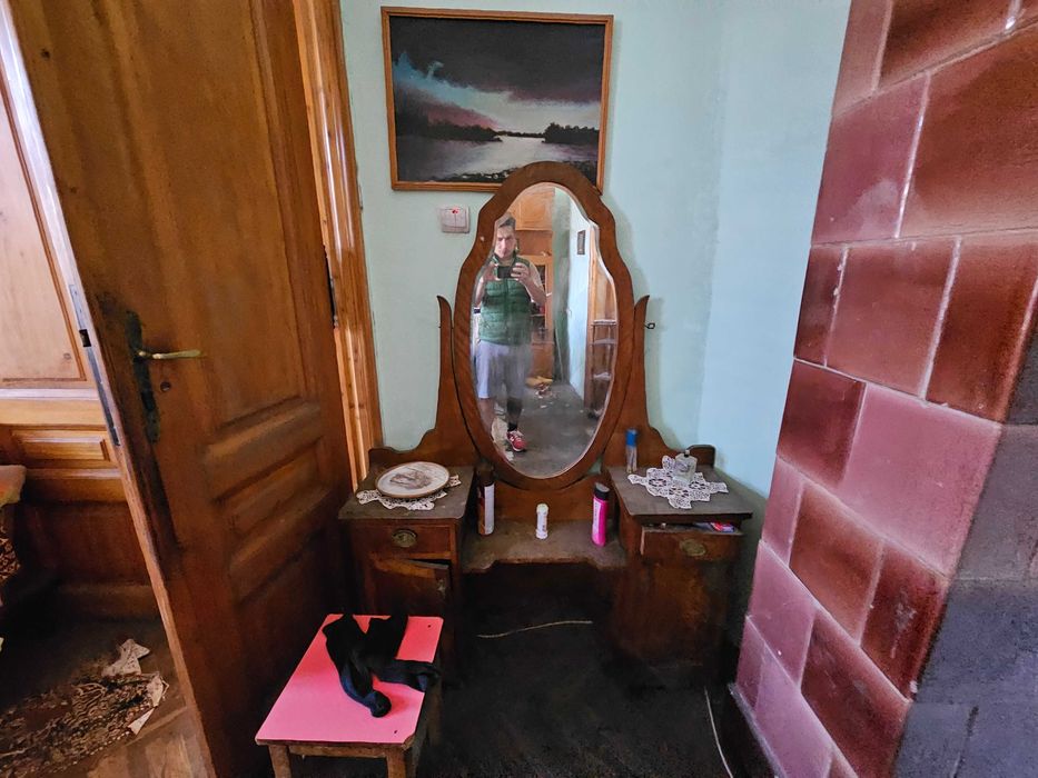 debarasare / vanzare tot din casa : masa calcat, televizor LCD, mobila veche, clima portabila, canapea extensibila etc.