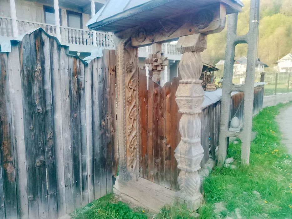Poartă tradițională din Maramureș