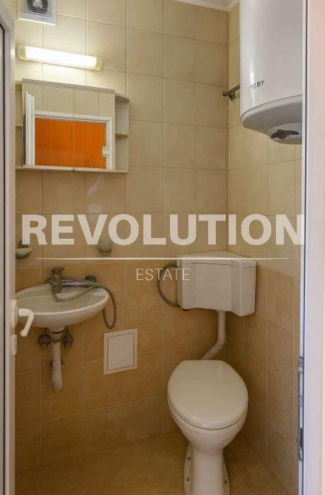 Дава се под наем Едностаен апартамент в Варна, Левски - 20 кв.м за 275 € - Снимка #4