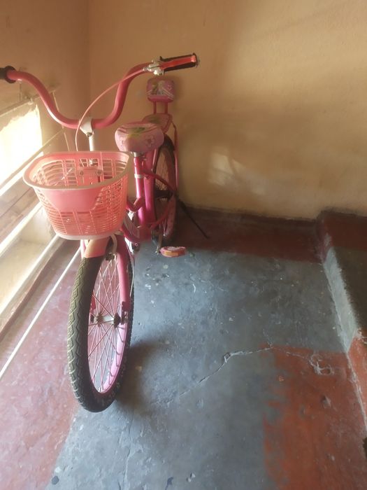 Prinsessa razmer 20 holati yaxshi ishlashi zor narxi 650.000  som,