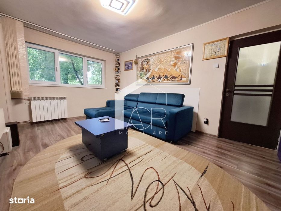 Apartament cu 3 camere, decomandat, zona Vest