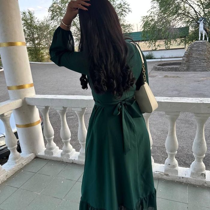 Продам платье зелёного цвета