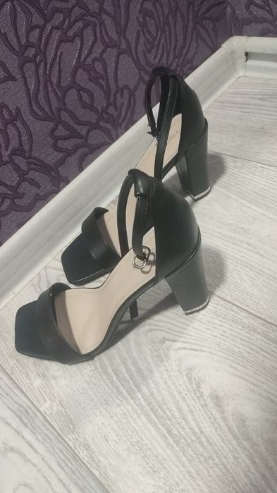 Продам туфли новые