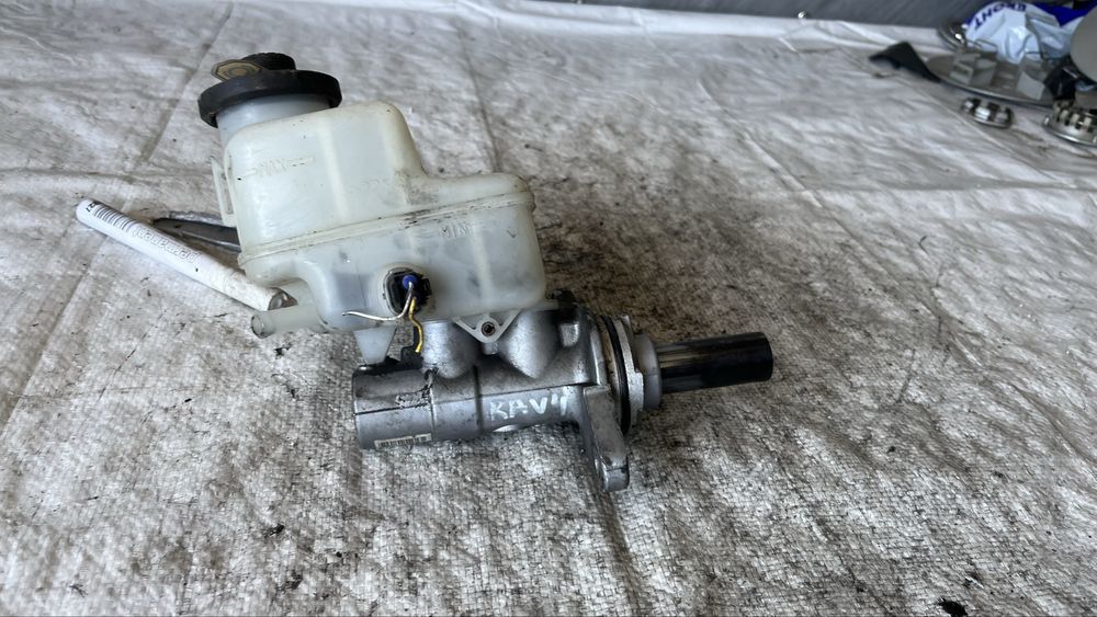 Toyota RAV 4 2.2 спирачна помпа