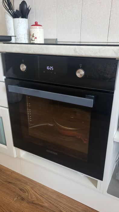 Диван, стол, шкаф купе, кухонный гарнитур