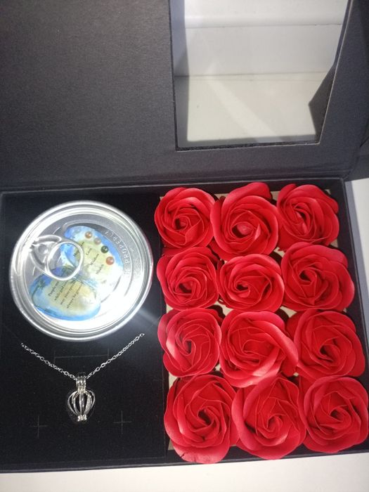 Идеальный подарок для девушки | Розы + кулон | Подарочный набор