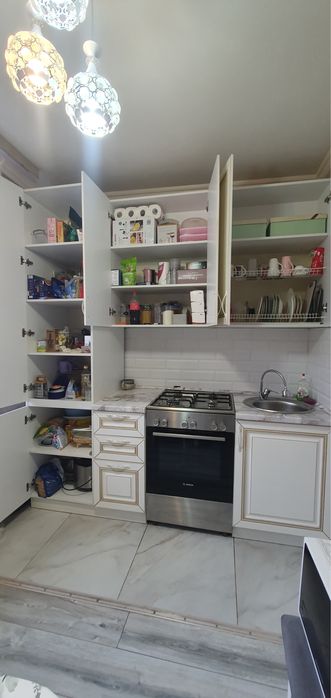 Продам кухонный гарнитур 2.20 м МДФ краска