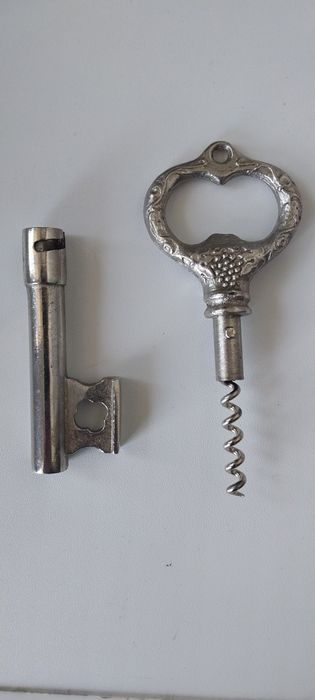 Продам штопор+открывалка.