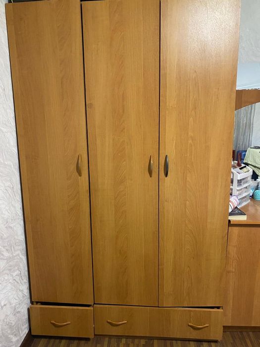 Продам плательный шкаф