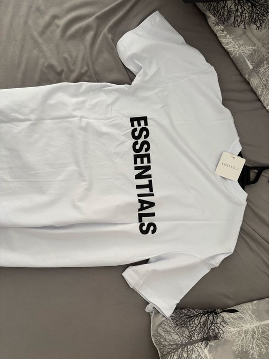 Чисто нова тениска essentials