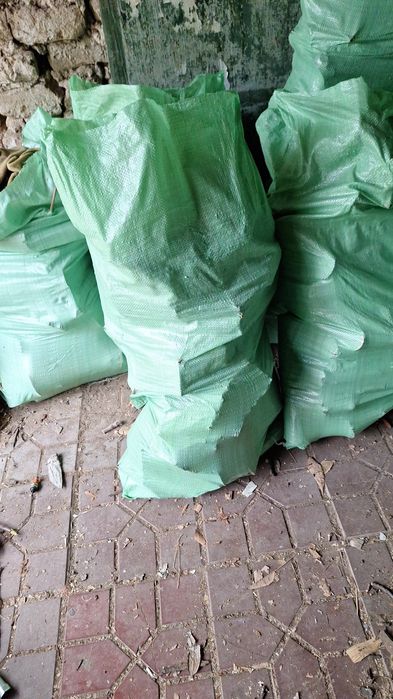 Утин сотилади олма  дарахтидан чиккан 50 кг копга солинган