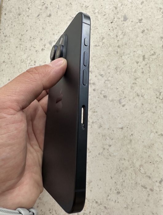 Carcasa iPhone 15 Pro Blue Titan, impecabila