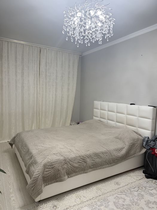 Продам кровать двухспальная с матрасом
