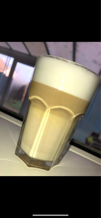 Кафе машина с ръкохватка  +капучино и лате