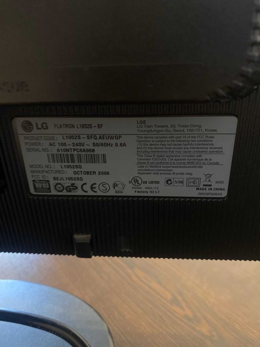 Монитор LG Flatron L1952SQ 19 инча