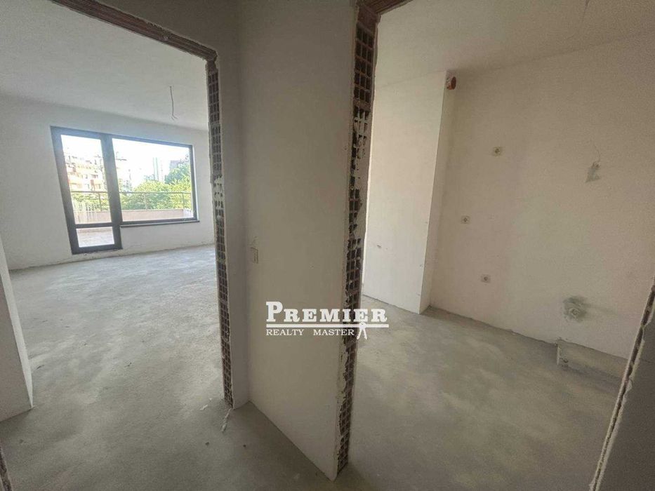 Продава се Двустаен апартамент в Бургас, Изгрев - 96 кв.м за 1047 €/кв.м - Снимка #1