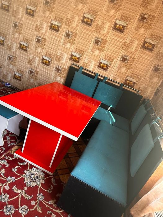 Kuxinniy mebel sotiladi.