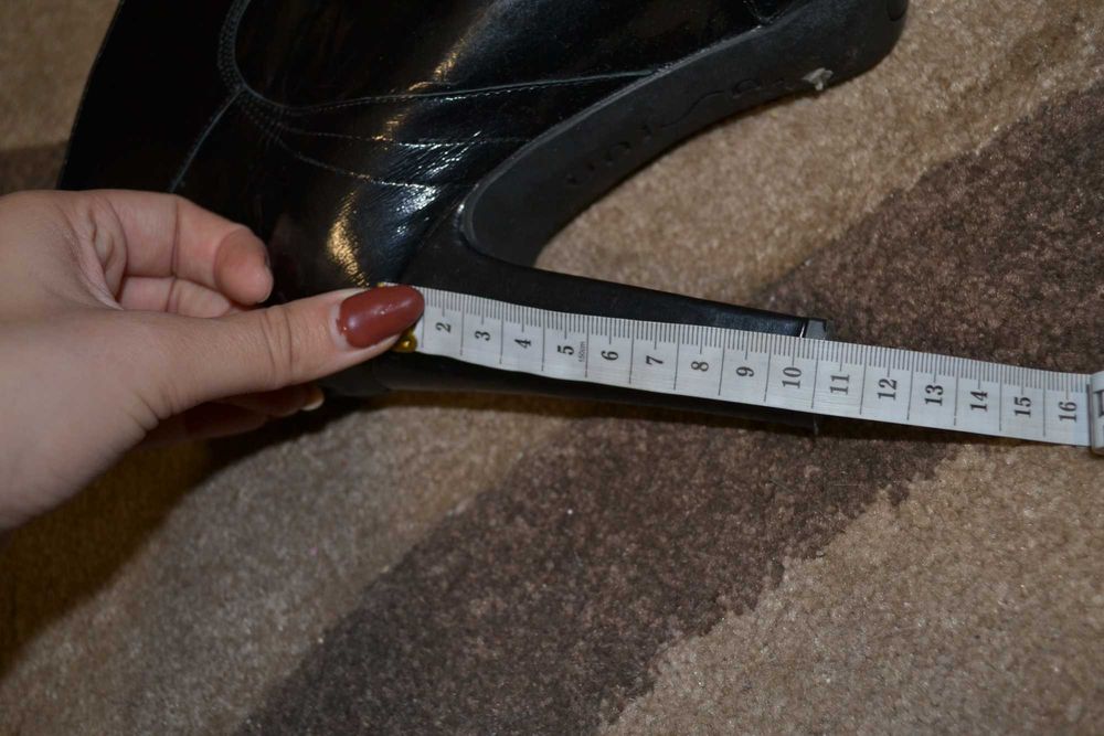 Pantofi negri lăcuiți, eleganți, cu toc și platformă, nr 37