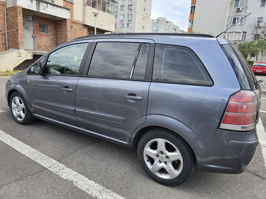 Opel Zafira B an 2008