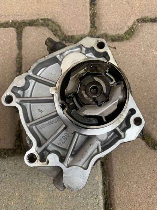 Вакуум помпа опел 1.9 150к.с. Opel