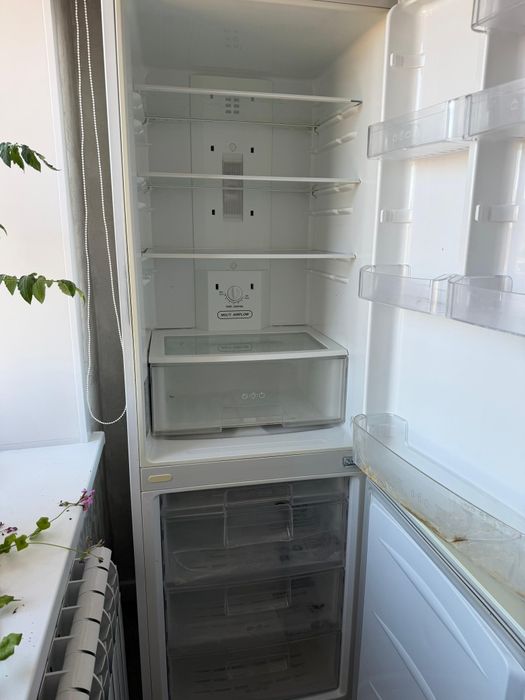 Продам Холодильник LG