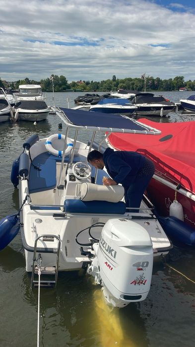 Barca Open cu Suzuki Ari RR