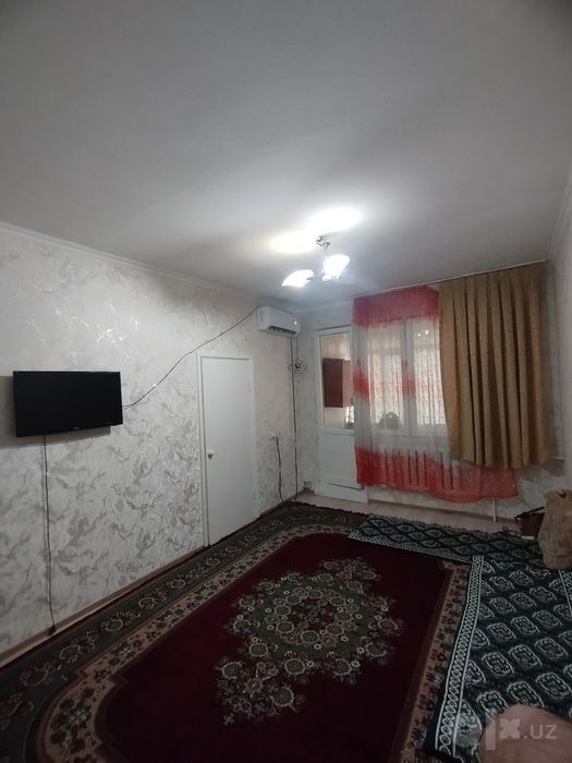 1 переделанная в 2-х, метро Буюк Ипак Йули. Аккуратная квартира