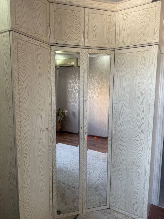 Продаётся односпальный гарнитур кровать и угловой шкаф.