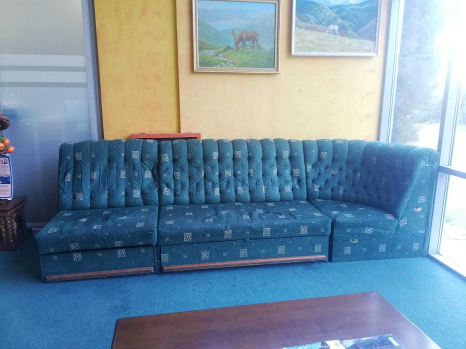 Диван б/у старый (каркас мощный)