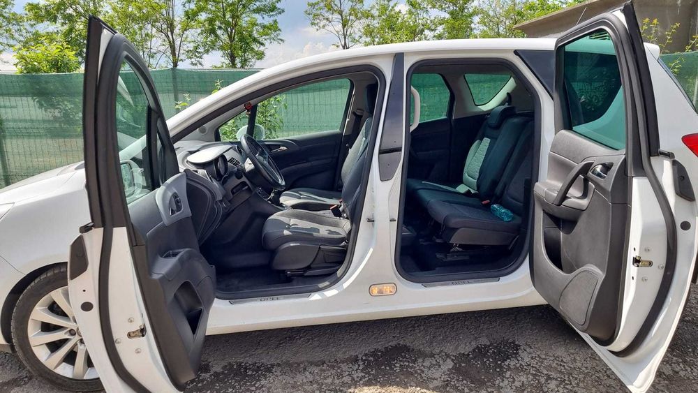 Inchirieri auto RECCRIS RENT a CAR/ Masini de inchiriat