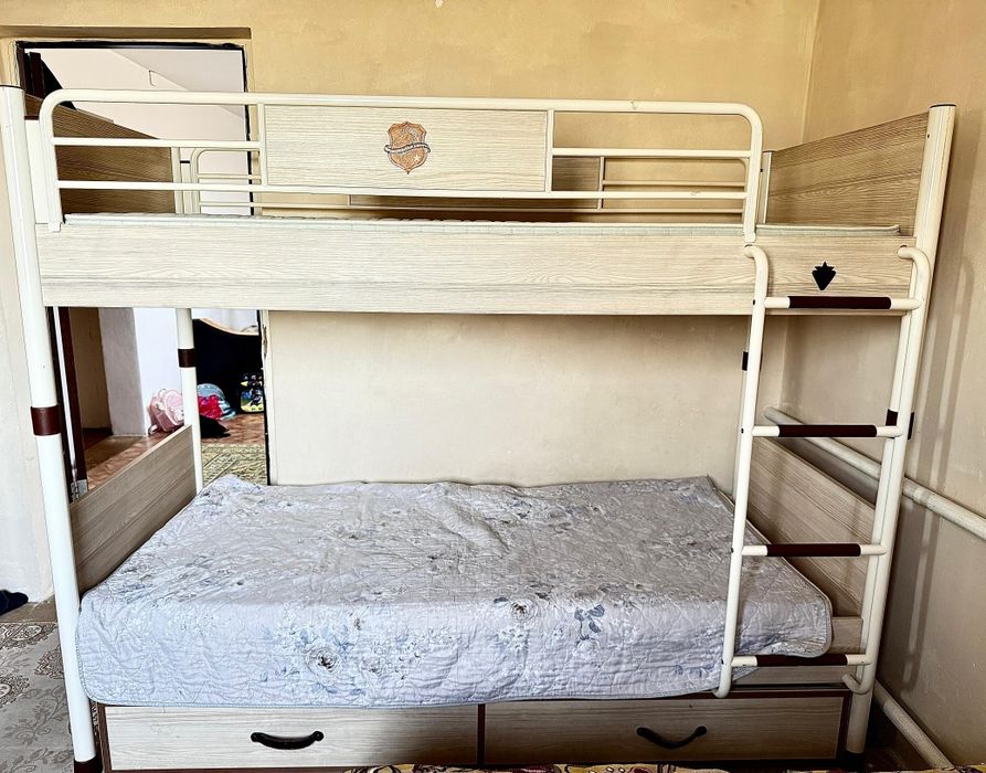 Двухяруснвя кровать