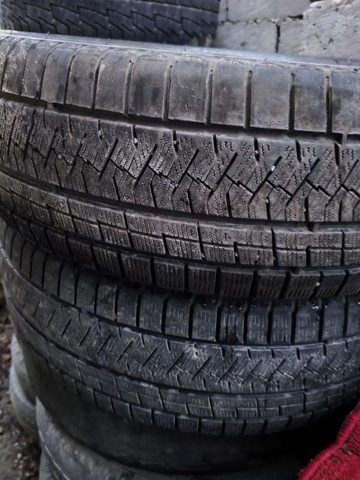 Продам два баллона 245 65 R17