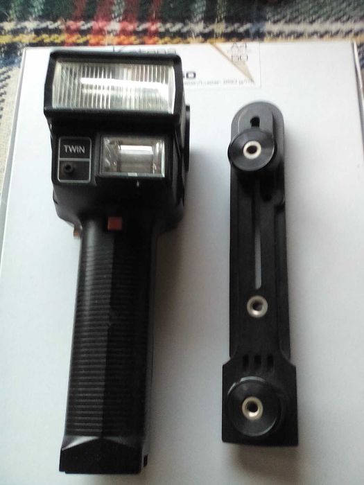 Продавам светкавица  Уномат твин