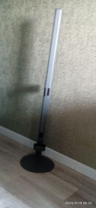 Продам подставку для пылесоса Dyson, полностью новая.