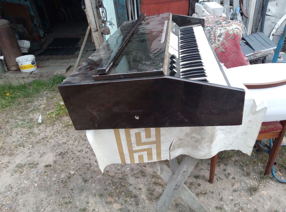 Продам синтезатор