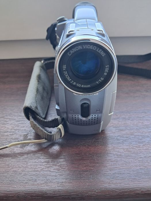 Camera video digitală Cannon MV700