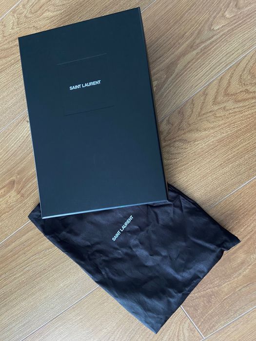 Pantofi Yves Saint Laurent