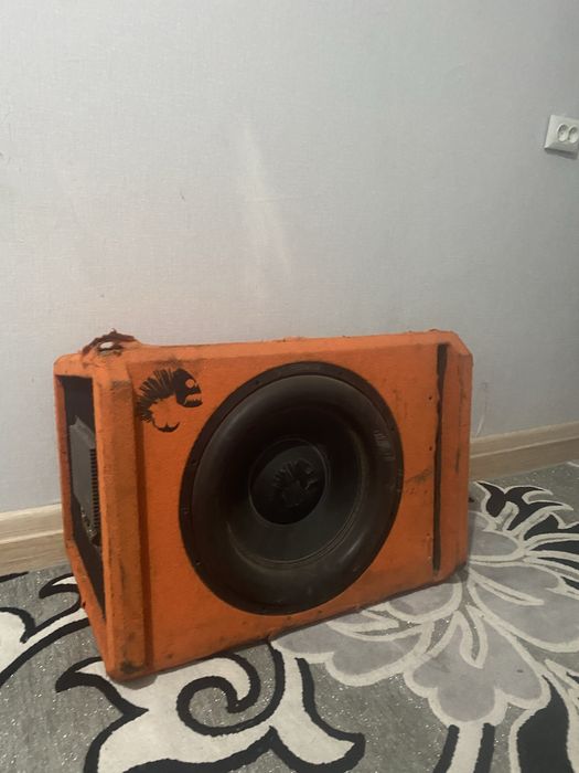 Продам саббуфер в хорошем состояний