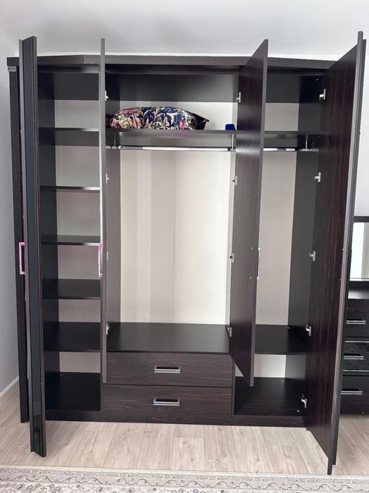 Спальний гарнитур.