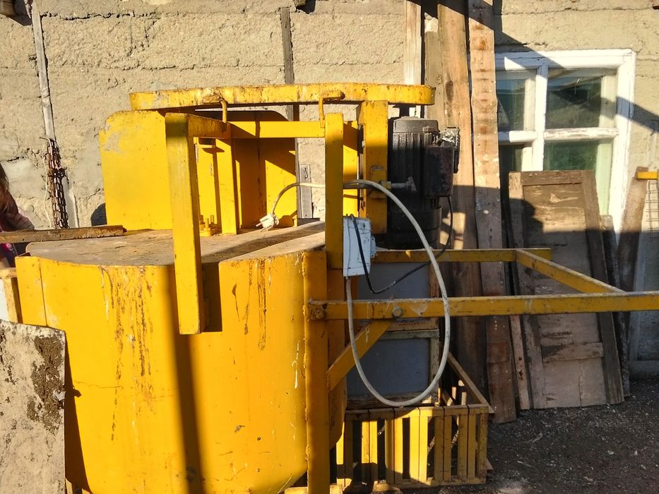 Продается газоблочный с формами  700000