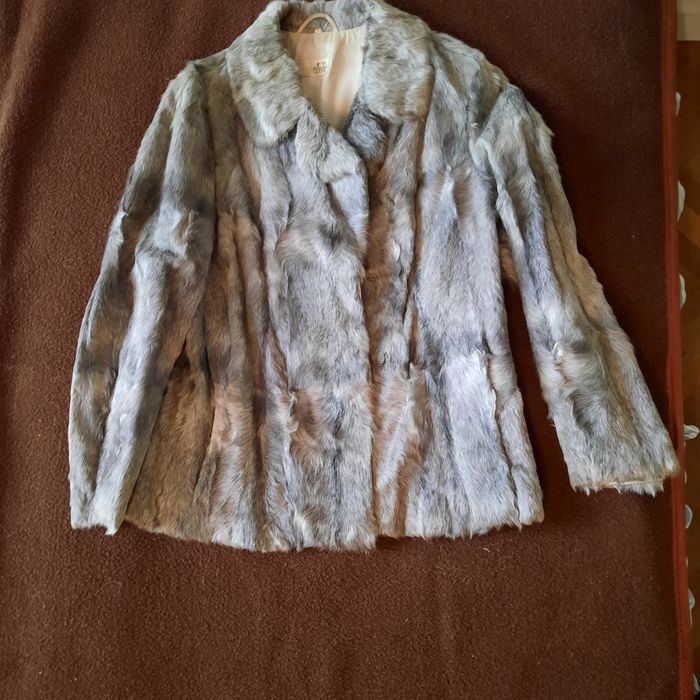 Vând haine de blana