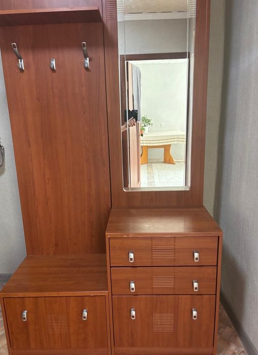 Продам прихожую(самовывоз)