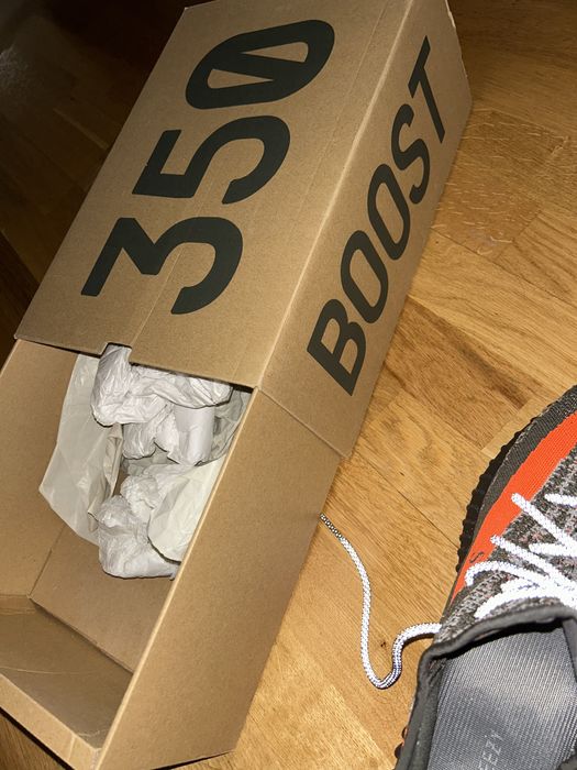 Yeezy 350 v2 Carbon Beluga 47 1/3