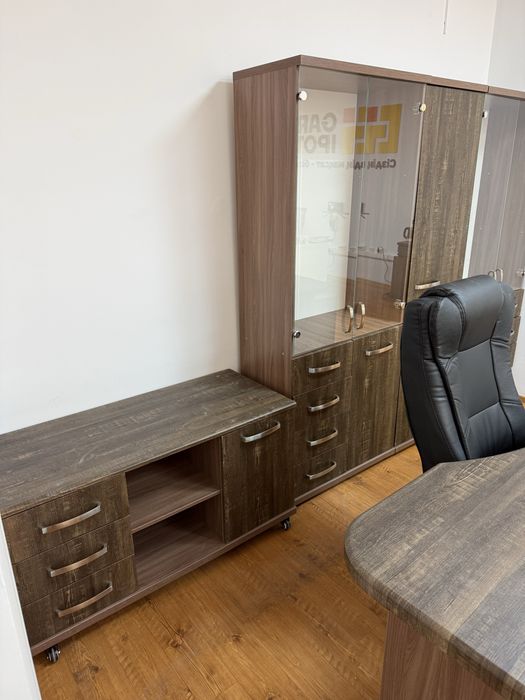 Продается офисная мебель в современном стиле